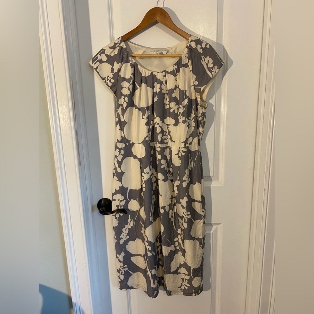 Boden 100% Silk Cream Floral Midi Dress on Gray